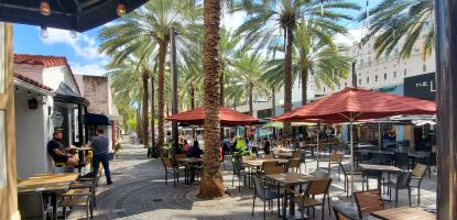 giralda plaza sidewalk